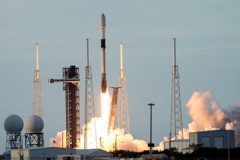 Ende des Jahres soll eine Space-X-Rakete die erste deutsche Astronautin ins Weltall bringen