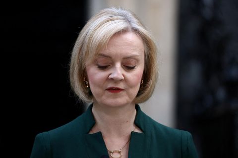 Nach Gemüse-Streich: Britische Ex-Premierministerin stürmt bei Auftritt von der Bühne