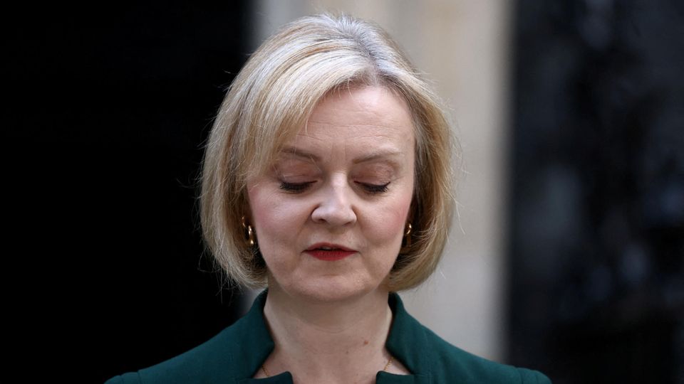 Nach Gemüse-Streich: Britische Ex-Premierministerin stürmt bei Auftritt von der Bühne