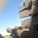 Alligator schießt Lenkwaffen ab