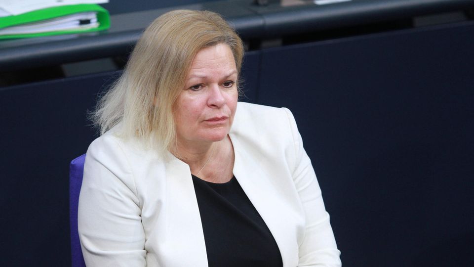 Bundesinnenministerin Nancy Faeser: Plötzlich liegt ihr Rücktritt auf dem Tisch