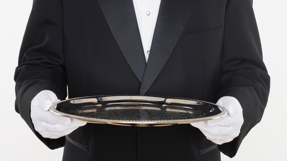 Paycheck: This is how much a butler earns (video)