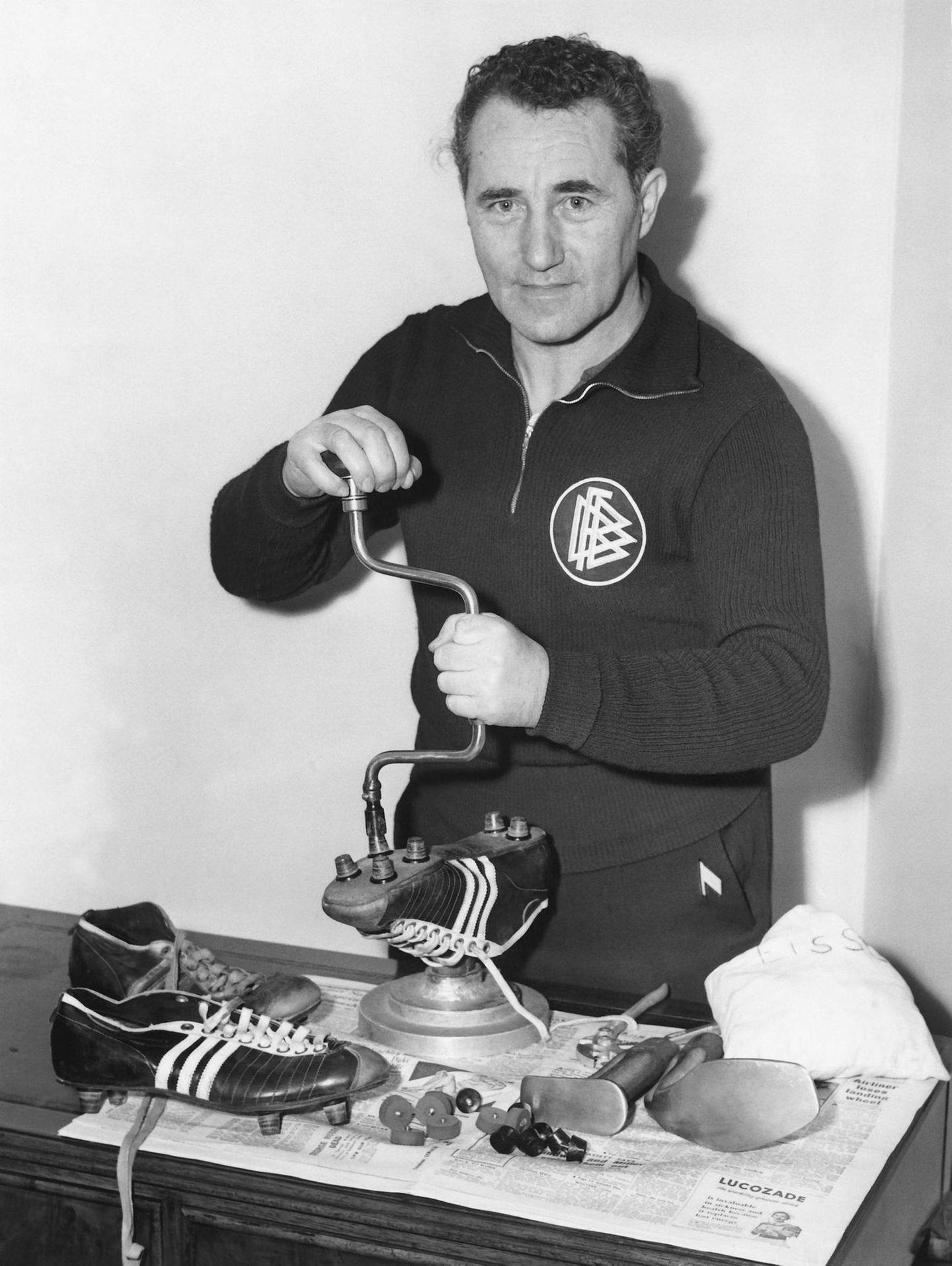 Adidas-Gründer schraubt Stollen in die Schuhe der Nationalspieler