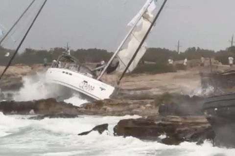 Alarmstufe Rot: XXL-Sturm auf Ibiza bringt Jachten zum Kentern (Video)