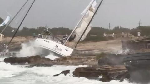 Alarmstufe Rot: XXL-Sturm auf Ibiza bringt Jachten zum Kentern (Video)