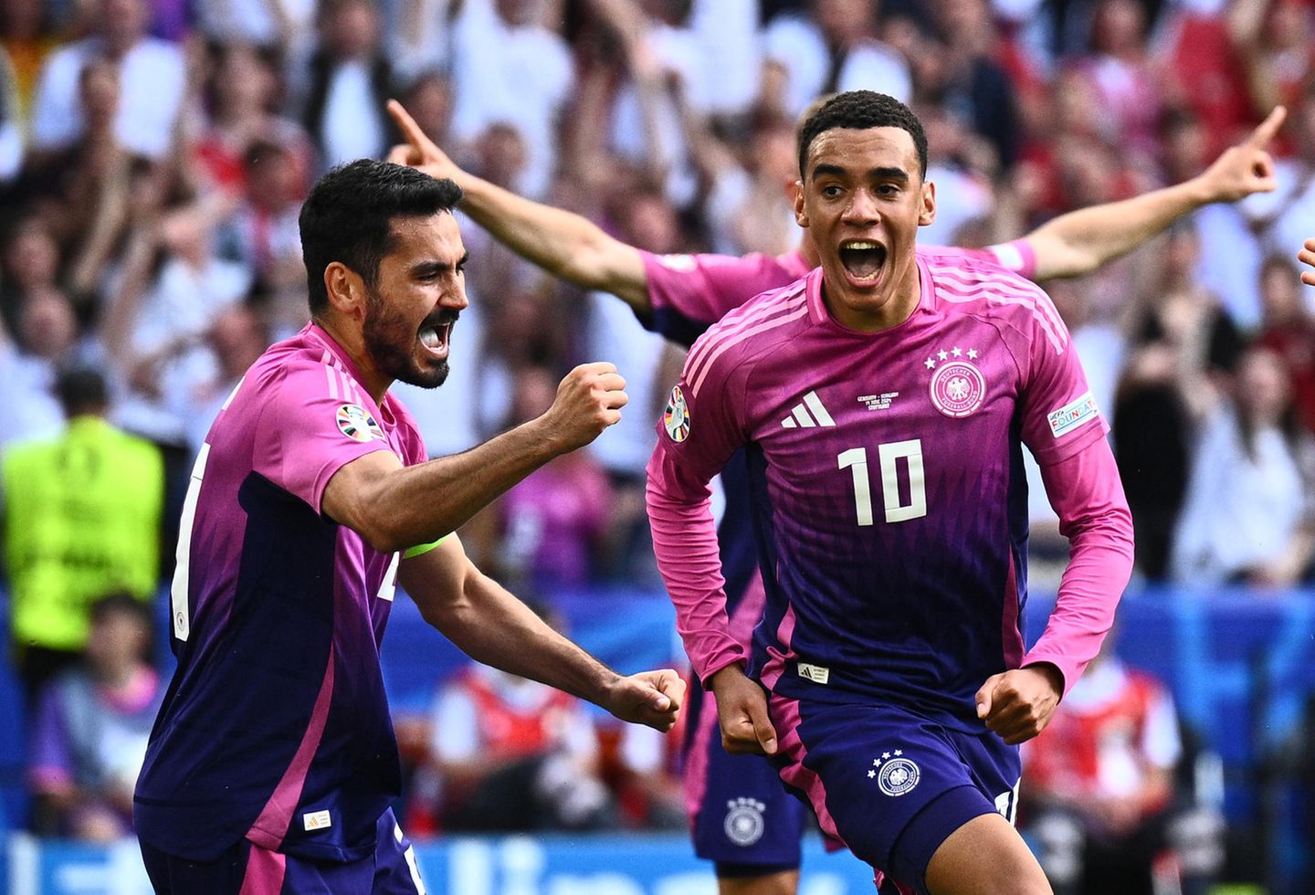 Jamal Musiala bejubelt sein Tor für die deutsche Nationalmannschaft gegen Ungarn
