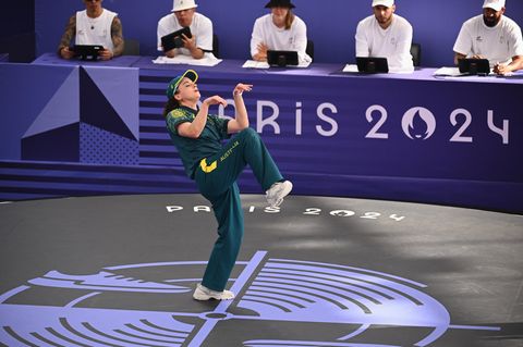 Rachael Gunn beim Breakdance während Olympia 2024 in Paris