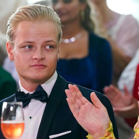 Der blonde Marius Borg Hoiby neben seiner Mutter, Kronprinzessin Mette-Marit