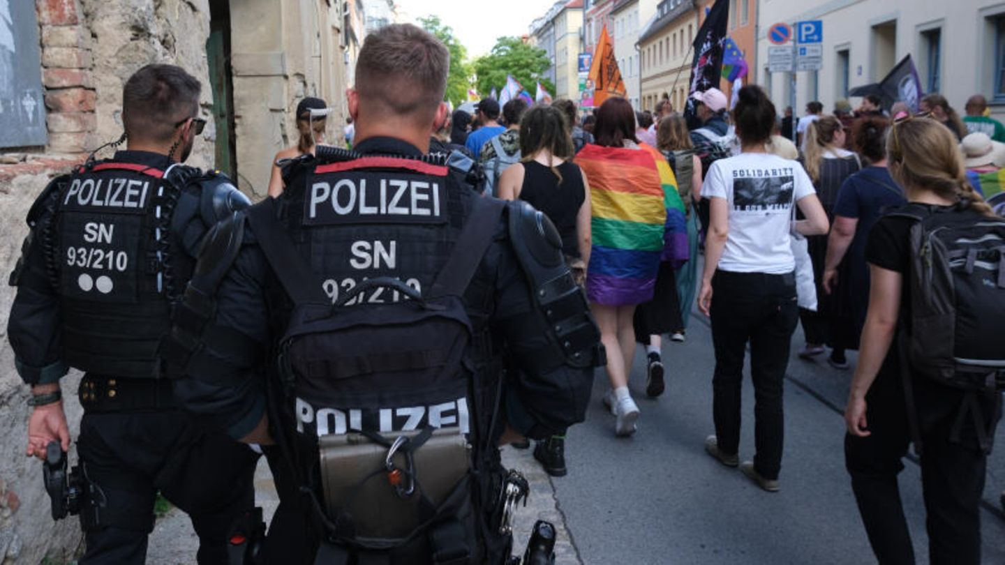 Demo in Leipzig: Polizei setzt Neonazis beim CSD Leipzig fest &ndash; Gewerkschaft fordert mehr Schutz