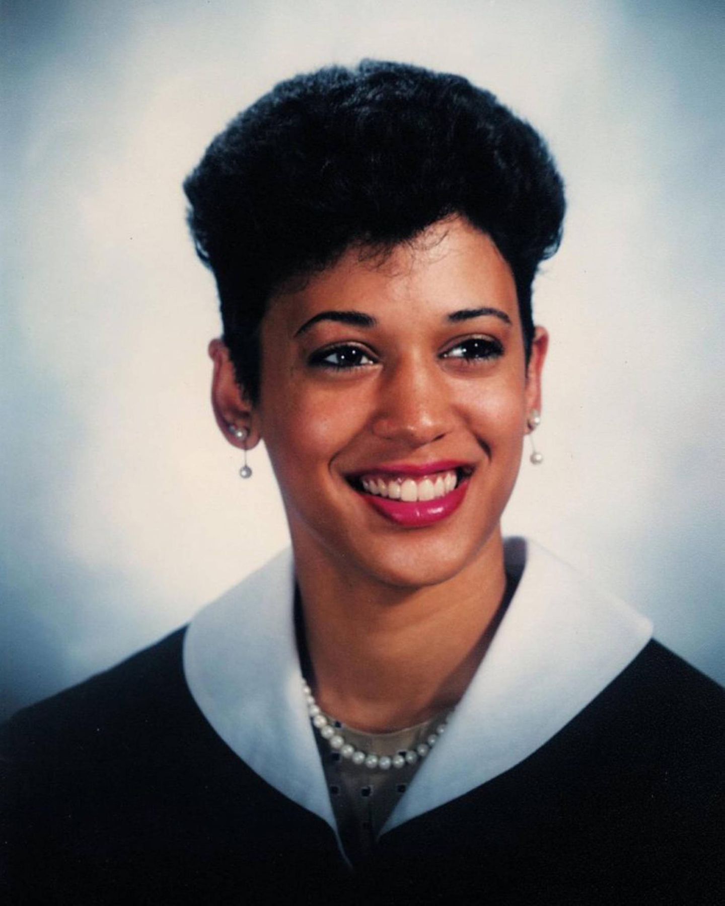 Portraitfoto von Kamala Harris zur Studienzeit