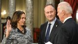 Joe Biden nimmt Kamala Harris den Amtseid als Senatorin ab