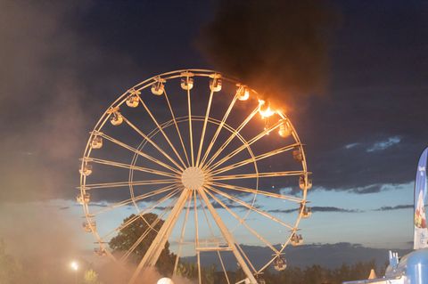 Schock auf dem Highfield-Festival am Störmthaler See bei Leipzig: Das Riesenrad fängt Feuer