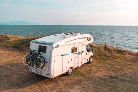 Camping ist ein Leben mit Improvisationen – und bei einem passenden Stellplatz mit schönem Ausblick