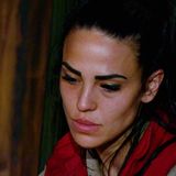 Elena Miras ist als letzte ins Dschungelcamp gekommen - und rückt gleich in den Mittelpunkt. Nachdem sie von einigen Mitbewohnerinnen eher kühl empfangen wurde, wird sie am zweiten Tag emotional