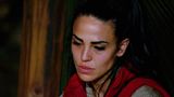 Elena Miras ist als letzte ins Dschungelcamp gekommen - und rückt gleich in den Mittelpunkt. Nachdem sie von einigen Mitbewohnerinnen eher kühl empfangen wurde, wird sie am zweiten Tag emotional