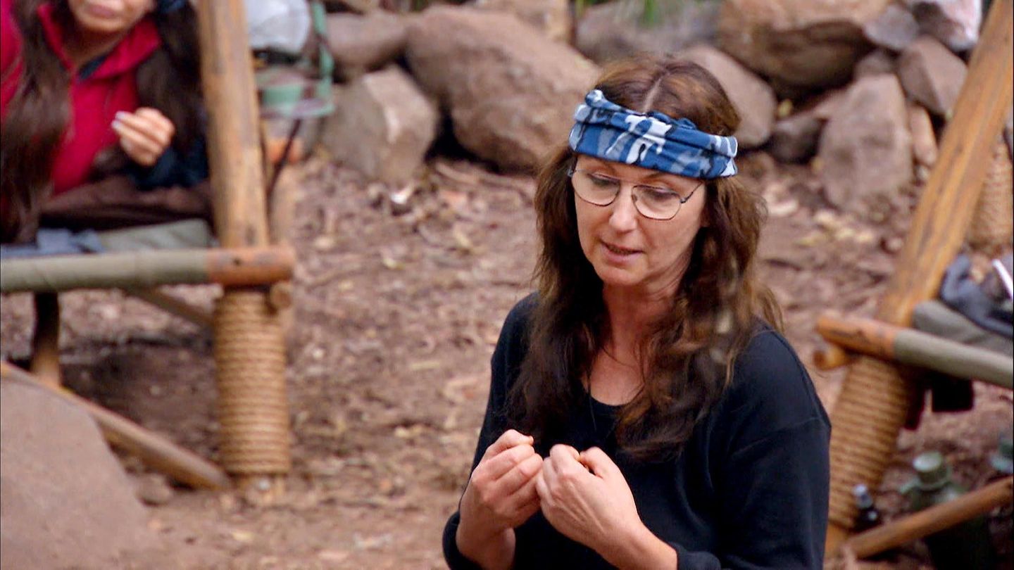 Eigentlich ist Hanka Rackwitz Teamchefin am vierten Tag im Sommer-Dschungelcamp. Doch sie fühlt sich in der Rolle von ihren übrigen Mitbewohnern nicht ernst genommen - und droht damit, das Camp zu verlassen