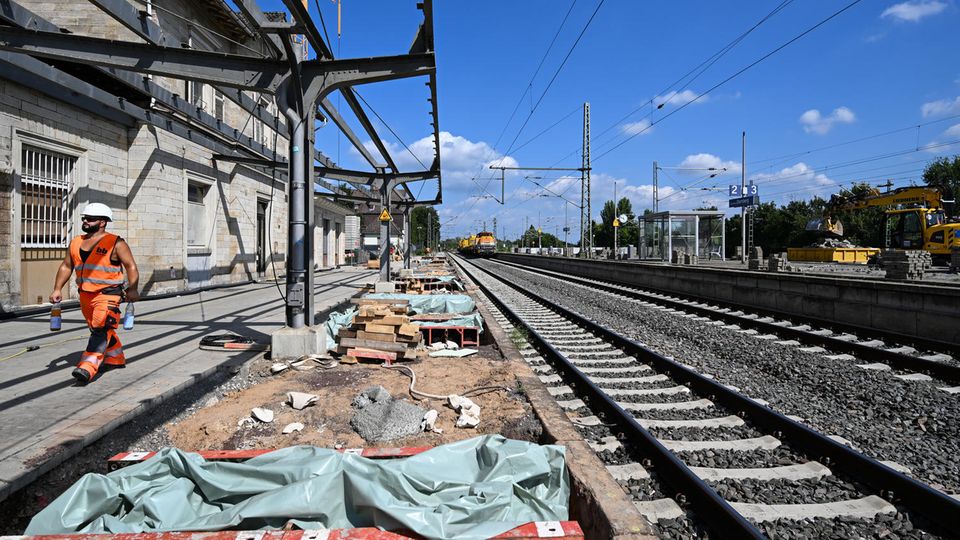 Umleitungen, Ausfälle und Verspätungen sind bei der Deutschen Bahn keinesfalls mehr Einzelfälle. Wann mit Verbesserungen zu rechnen ist, sehen Sie im Video.
