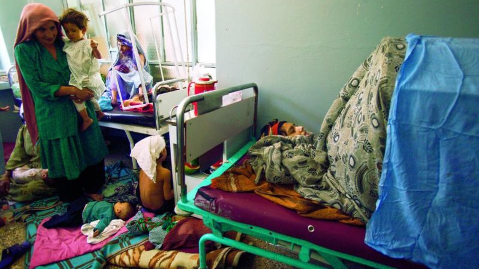 Die Schwerstverbrannten-Station im Krankenhaus von Herat, Afghanistan, im Jahr 2004