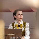 "Emily hat jetzt mehr zu sich selbst gefunden, sie weiß, sich zu behaupten, wird stärker und interpretiert mit ihrem Stil die Pariser Modevorschriften neu", beschreibt Marylin Fitoussi die Style-Entwicklung von Emily.