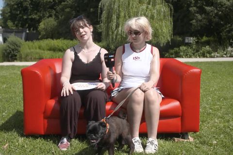Wie sehen Deutsche das Thema "Fremdgehen"? Eine Paartherapeutin erklärt, was das mit der betrogenen Person macht und wie man trotz Untreue eine Beziehung retten kann.