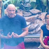 Thorsten Legat ist der neue Chef der Legenden-Runde und tritt mit Elena Miras zur Dschungelprüfung an. Diese hatte zuvor im Camp ihrem Ärger Luft gemacht, als erneut Regelverstöße begangen wurden. Bei der Prüfung ist sie hingegen kleinlaut: An der "Verzwei-Felswand" muss Miras ihre Höhenangst überwinden, stellt sich der Herausforderung mit zitternden Knien. Für Legat hingegen...