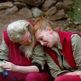 Für Georgina Fleur wird alles zu viel. Ständig werde ihr über den Mund gefahren, beschwert sie sich und bricht später an der Seite von Sarah Knappik in Tränen aus.