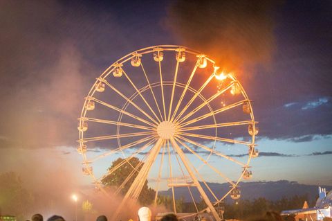 Mehrere Gondeln standen in Flammen: Auf dem Highfield-Festival brannte am Samstag ein Riesenrad