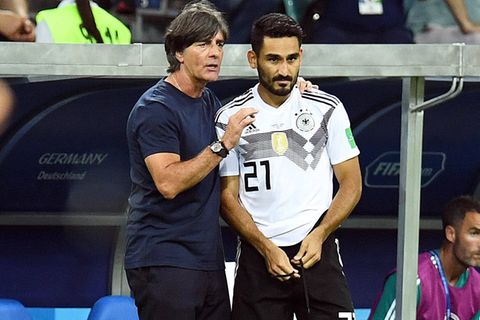 Gündogan mit Löw