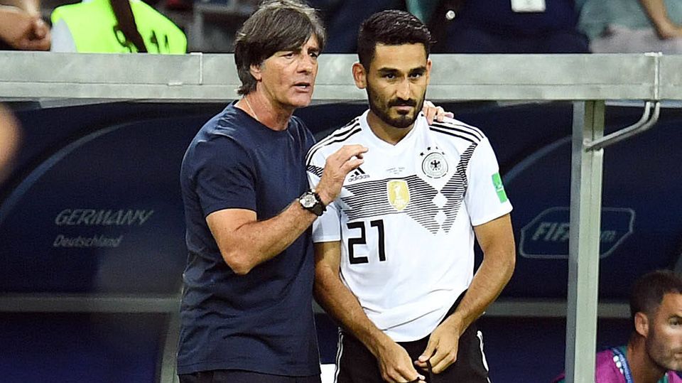 Gündogan mit Löw