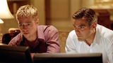 Brad Pitt und George Clooney in einer Filmszene aus Ocean's Eleven, 2001