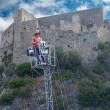 Mann auf einem Ausguck