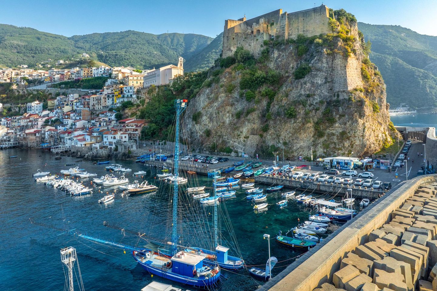 Hafen von Scilla