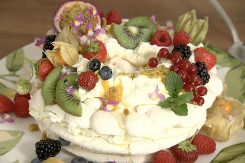 Fruchtige Leckereien, die besonders bei warmen Temperaturen schmecken! Konditorin Sarah Gierig zeigt, wie es geht.