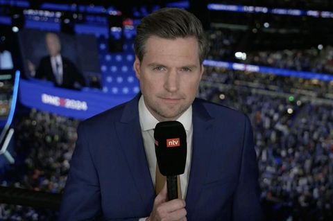 Aufbruchsstimmung bei den Demokraten: Der Parteitag startet emotional und kämpferisch. Gordian Fritz berichtet aus Chicago über Stimmung, Stars und Sicherheitsrisiken.       