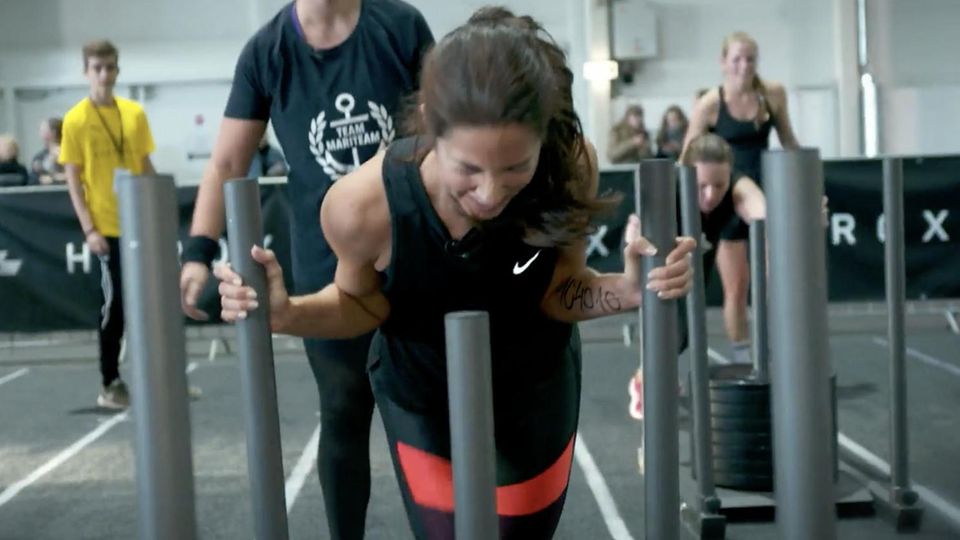 An diesem Fitnessevent kann jeder teilnehmen. Doch es ist nichts für schwache Nerven, denn "Hyrox" beansprucht den gesamten Körper. Wie herausfordernd das ist, sehen Sie im Video.