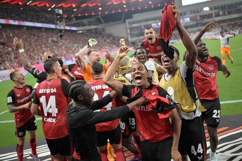 Bundesligasieger 2023/24 Leverkusen jubelt nach Supercup Sieg