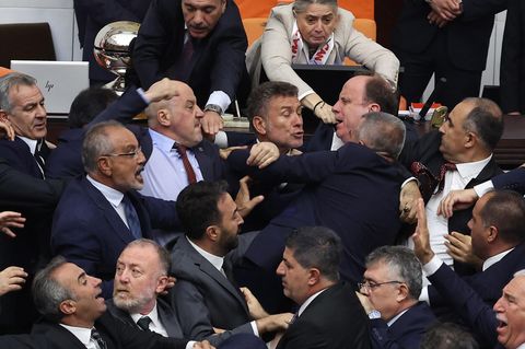 Ex-Bundesligaprofi verursacht Schlägerei im türkischen Parlament