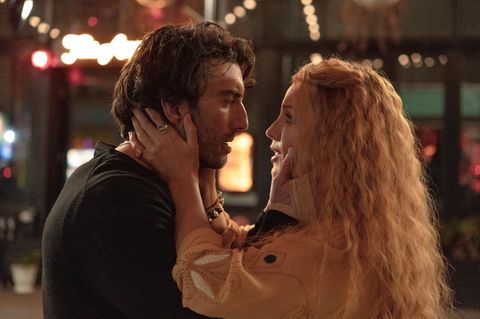 Blake Lively vs. Justin Baldoni  Was war das Problem? Zwei Menschen, die glauben, dass sie immer die klügste Person im Raum sind, müssen sich einen Raum teilen.  Wer hat was getan? Am Set von "Nur noch ein einziges Mal" spielte sie eine junge Frau, die von ihrem Partner geschlagen und gedemütigt wird. Delikat: Dabei standen Lively und Justin Baldoni nicht nur als Paar vor der Kamera, sie mussten als Regisseur und Produzentin des Films auch hinter der Kamera zusammenarbeiten. Kaum verwunderlich, dass zwischen diesen beiden Egos sogleich ein Streit entflammte, der bald die ganze Crew in Alarm versetzte.  So hieß es, das Team habe Angst vor der 36-Jährigen gehabt – nicht etwa, weil sie wirklich gemein zu jemanden war, sondern weil sie "so mühelos unhöflich sein konnte". Zudem erzählte sie in Interviews, dass ihr Mann Ryan Reynolds eine wichtige Szene des Films geschrieben habe, und sie soll versucht haben, den Film nach ihren Vorstellungen schneiden zu lassen.  Alles wenig schmeichelhaft für den Regisseur. Justin Baldoni, 40, wirkte laut Insiderberichten am Set allerdings auch dermaßen überfordert, dass er auf Fragen der Crew irgendwann nur mit "Frag doch einfach Blake!" geantwortet haben soll.  Wer hat gewonnen? Allem Anschein nach Blake Lively. Als Justin Baldoni gefragt wurde, ob er denn auch bei einem zweiten Teil als Regisseur zur Verfügung stünde, lobte er Blake Lively über den grünen Klee und sagte: "Ich denke, es gibt bessere Leute für diesen Film. Ich denke, Blake Lively ist bereit, Regie zu führen. Das ist meine Meinung."   
