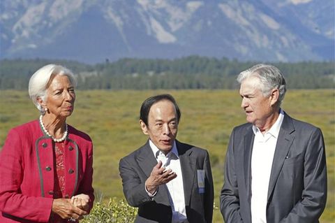 Treffen in der Prärie: Die Chefin der Europäischen Zentralbank, Christine Lagarde, mit den Notenbankgouverneuren von Japan und den USA, Kazuo Ueda und Jerome Powell, 2023 in Jackseon Hole