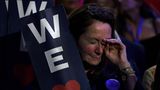 Biden weint nicht allein. In der Halle halten bei seiner Rede viele "We love Joe"-Schilder in die Höhe. Es ist ein emotionaler Abschied von einem, der die Politik der Demokraten über Jahrzehnte mitgestaltet hat