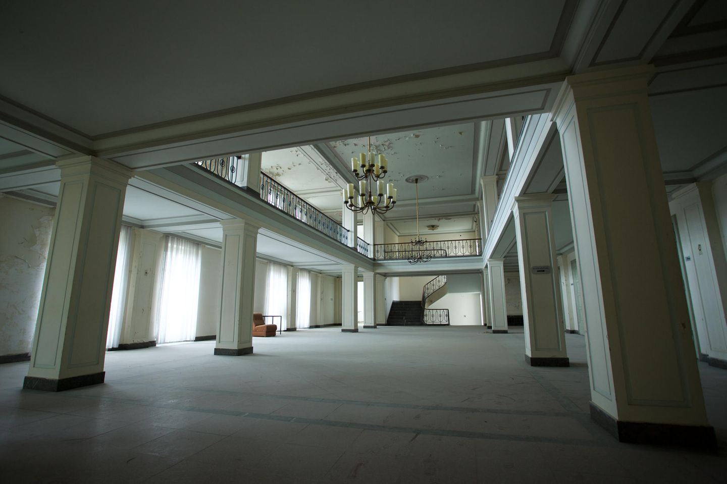 Blick in eines der Gebäude der ehemaligen Jugendhochschule der Freien Deutschen Jugend