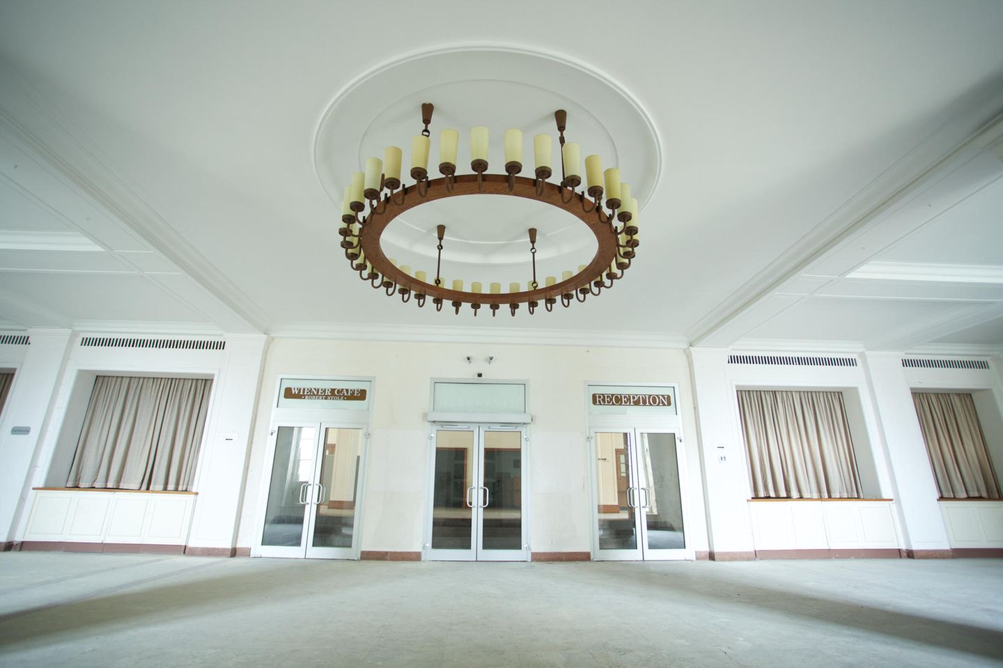 Blick in eines der Gebäude der ehemaligen Jugendhochschule der Freien Deutschen Jugend