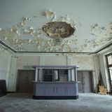 Blick in eines der Gebäude der ehemaligen Jugendhochschule der FDJ im Jahr 2015 am Bogensee bei Wandlitz