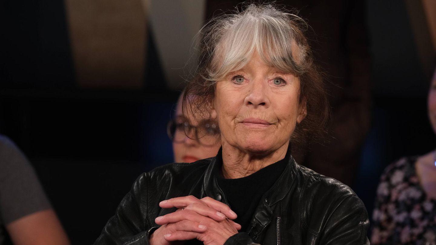 Vera Tschechowa Die deutsche Schauspielerin starb am 3. April im Alter von 83 Jahren nach kurzer, schwerer Krankheit. In ihrer jahrzehntelangen Film- und Fernsehkarriere war sie von den 1950ern bis zu den 1990er Jahren in fast 100 Rollen zu sehen. Hinzu kamen sehr viele Engagements an großen deutschen Theaterbühnen. Für die Böll-Verfilmung "Das Brot der frühen Jahre" bekam sie 1962 den Bundesfilmpreis.