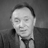 Peter Sodann verstarb am 5. April im Alter von 87 Jahren. Bundesweit bekannt wurde der Schauspieler vor allem als etwas grummeliger Hauptkommissar Bruno Ehrlicher im "Tatort", den er von 1992 bis 2007 spielte. Sodann stammte aus dem sächsischen Meißen. In der DDR erhielt er 1986 den Nationalpreis. 2001 wurde er auch mit dem Bundesverdienstkreuz ausgezeichnet