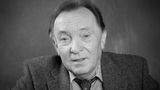 Peter Sodann verstarb am 5. April im Alter von 87 Jahren. Bundesweit bekannt wurde der Schauspieler vor allem als etwas grummeliger Hauptkommissar Bruno Ehrlicher im "Tatort", den er von 1992 bis 2007 spielte. Sodann stammte aus dem sächsischen Meißen. In der DDR erhielt er 1986 den Nationalpreis. 2001 wurde er auch mit dem Bundesverdienstkreuz ausgezeichnet