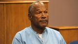 Der frühere US-Footballstar starb am 10. April im Alter von 76 Jahren an Krebs. Orenthal James – "O.J." – Simpson war lange als Footballprofi in der NFL erfolgreich. 1994 wurde er verdächtigt, seine Ex-Frau und deren Bekannten ermordet zu haben. Er wurde zwar freigesprochen, später in einem Zivilprozess aber schuldig gesprochen. Danach saß er wegen einer anderen Straftat bis 2017 im Gefängnis