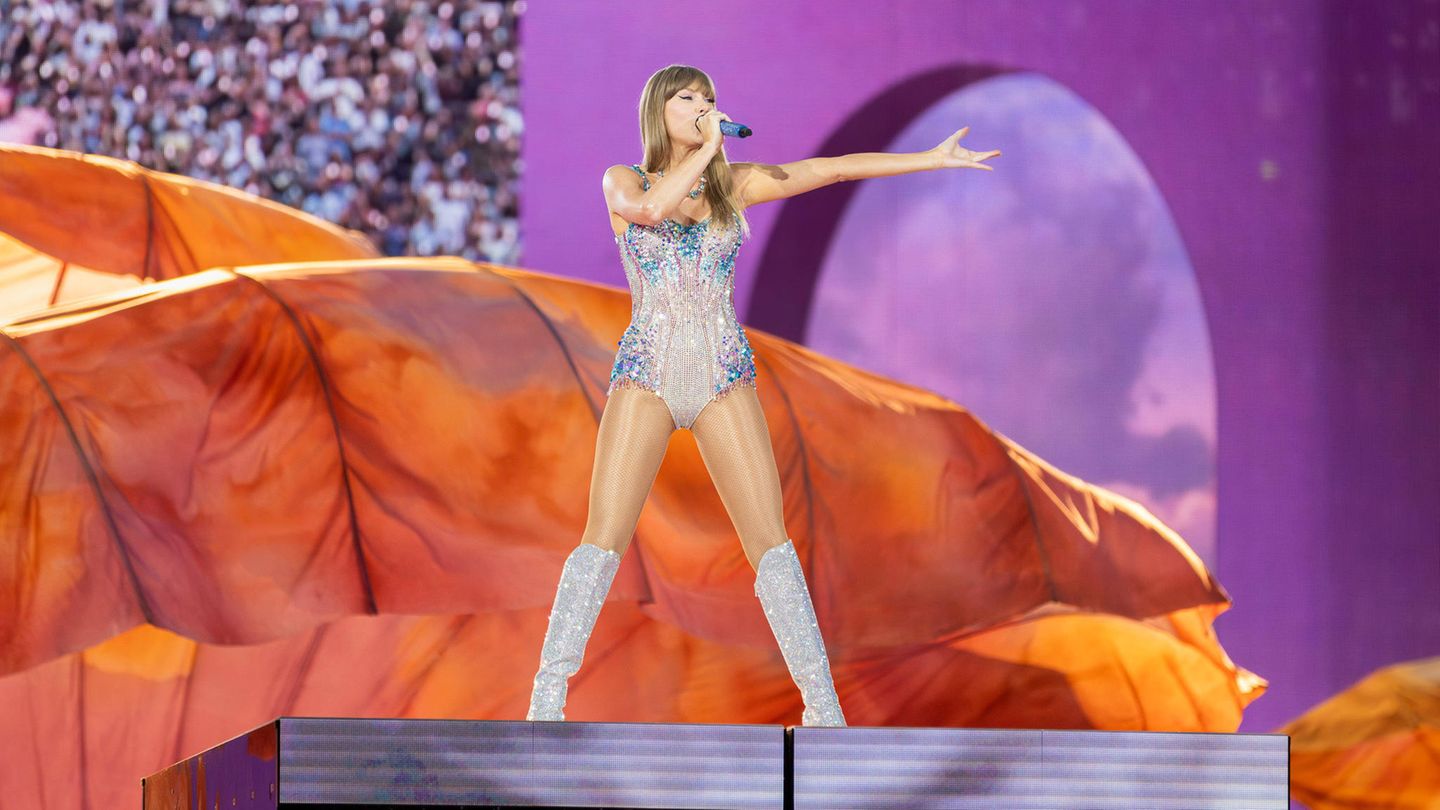 Taylor Swift, the childless cat lady, will vote for Kamala Harris