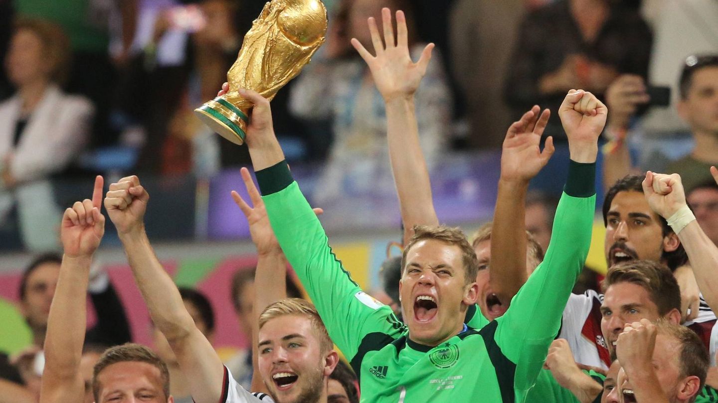 Torh&uuml;ter-Legende: Adieu DFB: Manuel Neuers Nationalmannschaftskarriere in Bildern