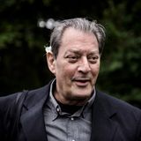 Am 30. April starb der Schriftsteller Paul Auster im Alter von 77 Jahren an Lungenkrebs. In den Jahren vor seinem Tod wurden noch mehrere dicke Werke des Autors veröffentlicht. Der mehr als 1000 Seiten lange Roman "4 3 2 1" von 2017 beispielsweise und die rund 800 Seiten lange Biografie "In Flammen" (Originaltitel: "Burning Boy") über den US-Autor Stephen Crane